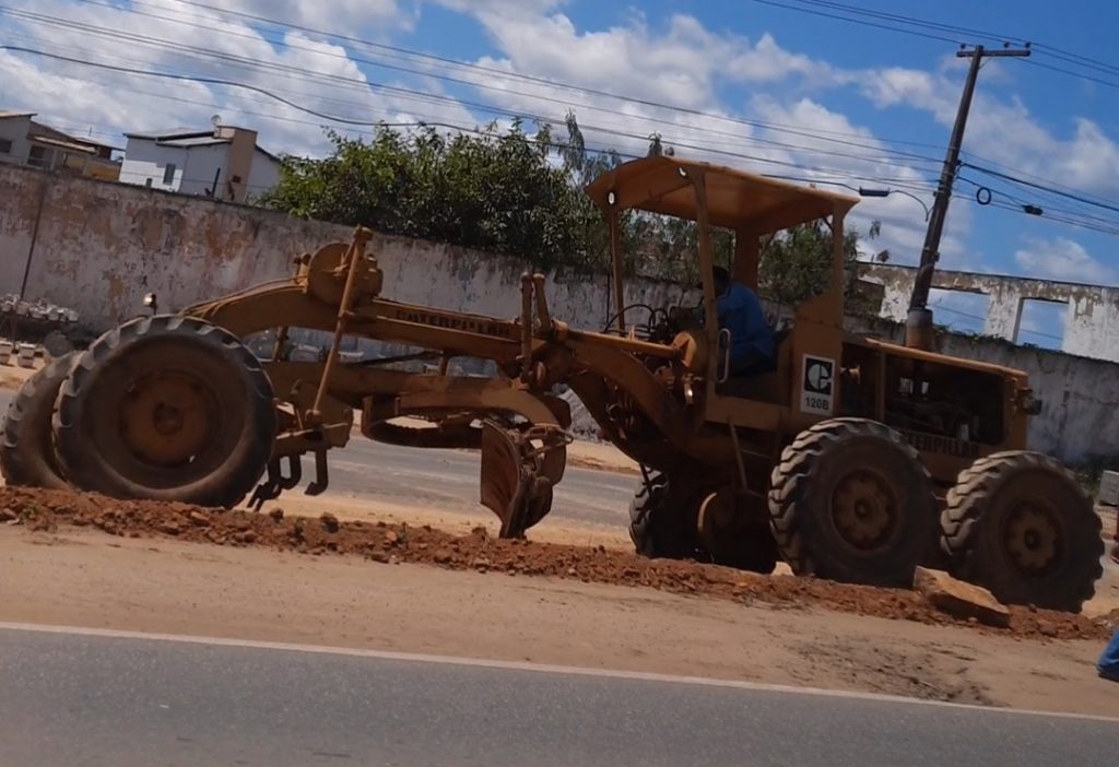 Itamaraju: Prefeitura aluga patrol velha por R$ 167 mil; valor daria para comprar 3 máquinas