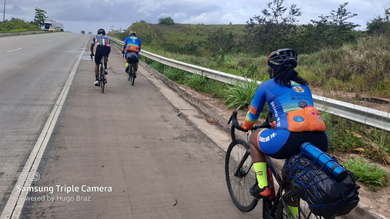 BR-101: Casal vai pedalar quase 5 mil km por crianças carentes
