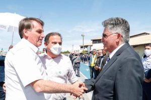 Em Porto Seguro, Bolsonaro diz que "não vai tomar vacina"