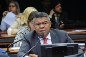 Valmir critica exclusão de nomes de lista da Palmares