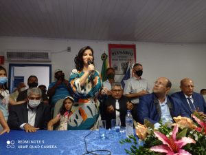 Luciana toma posse como a primeira prefeita de Nova Viçosa