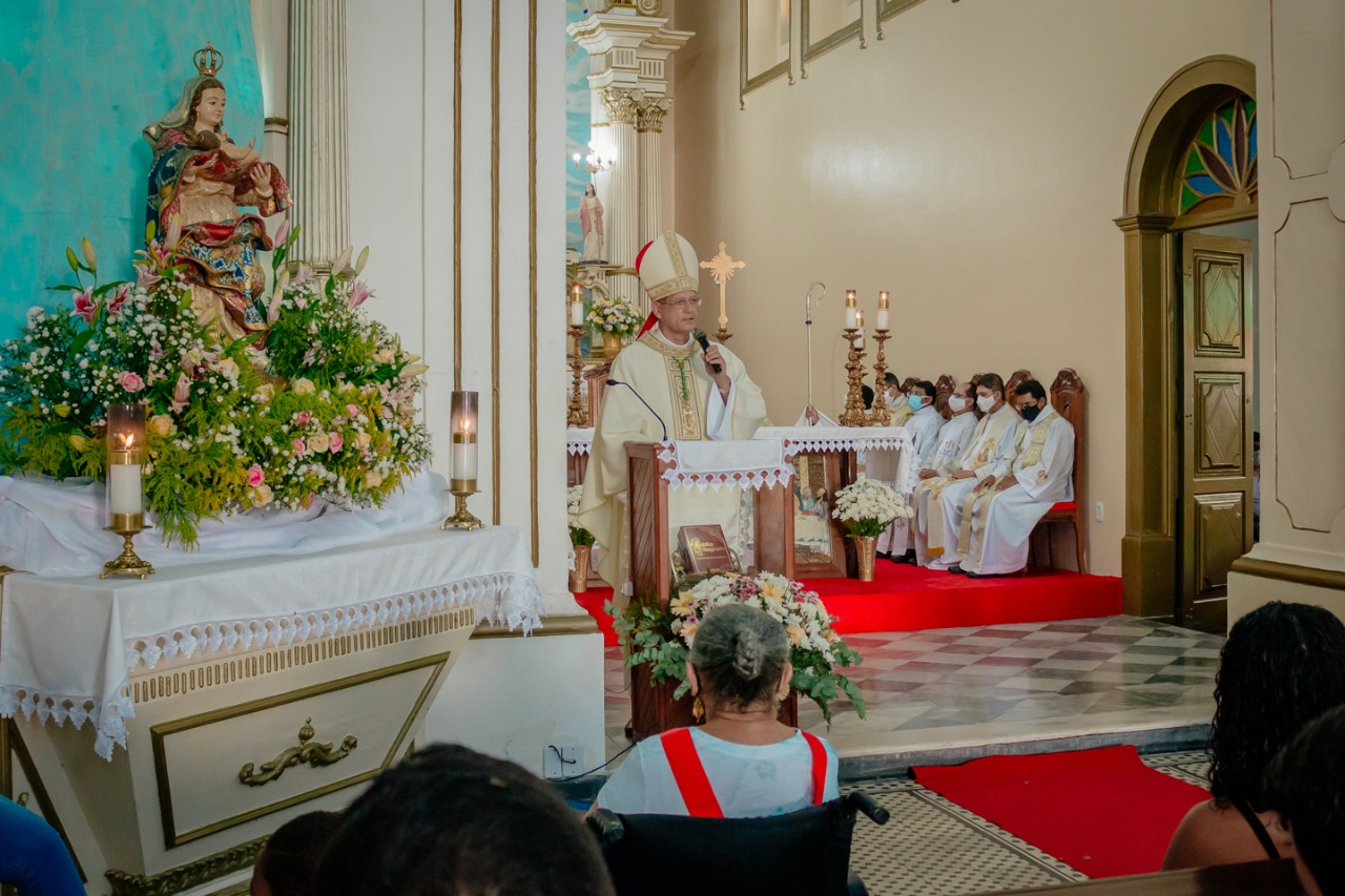 Prado: Prefeito participa de missa em homenagem a padroeira da cidade
