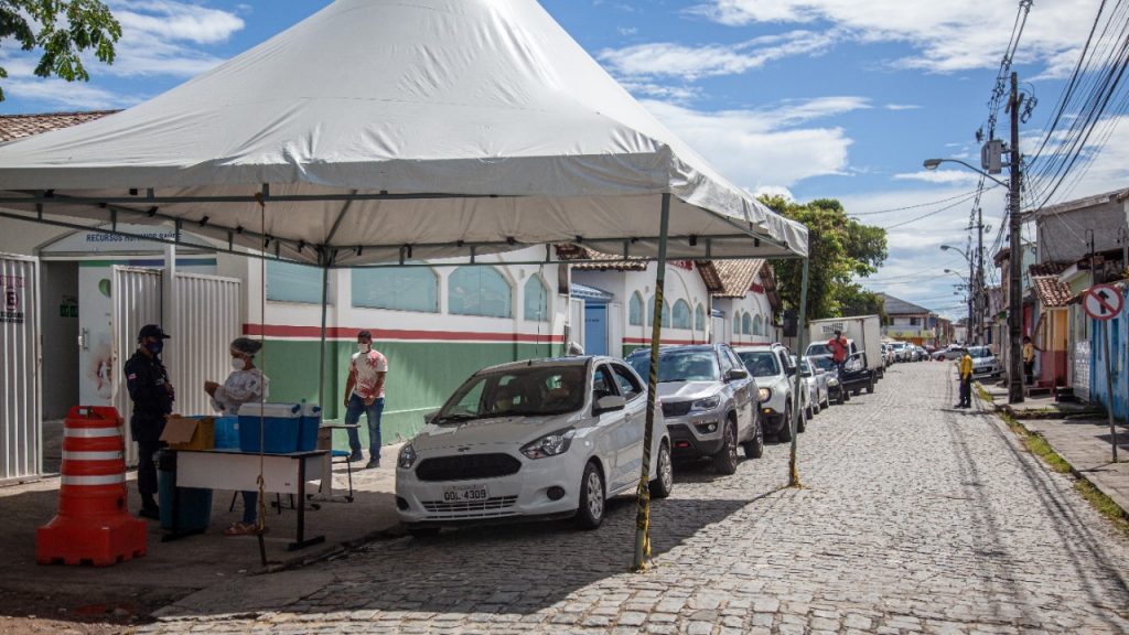 Vacinação em Porto Seguro chega a pessoas de 74 anos