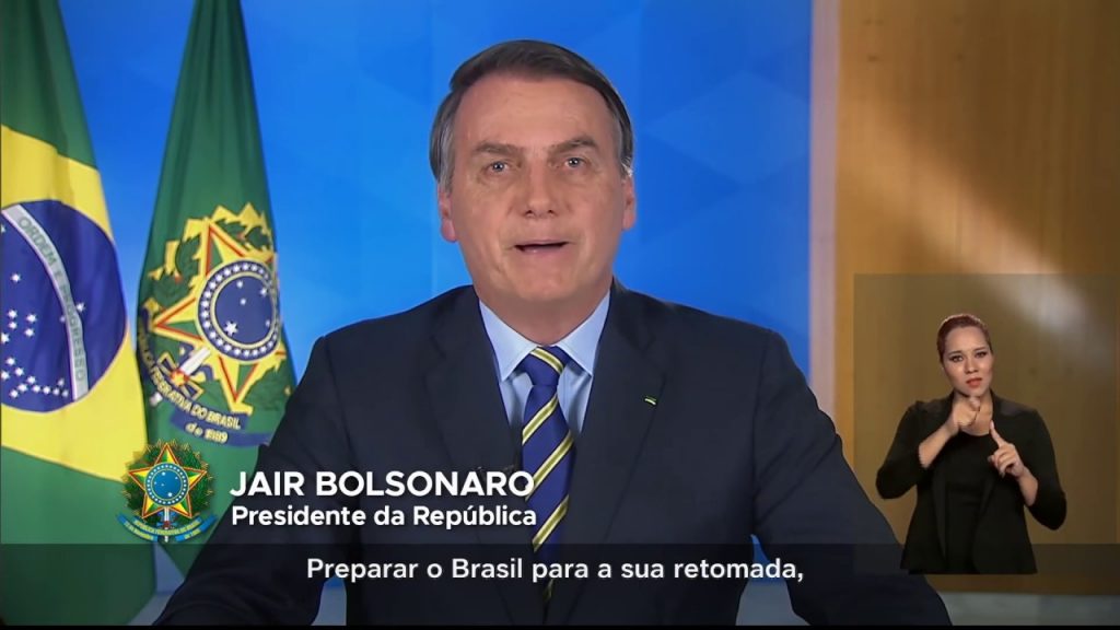 Bolsonaro evita polêmica e diz que 2021 'será o ano da vacinação'