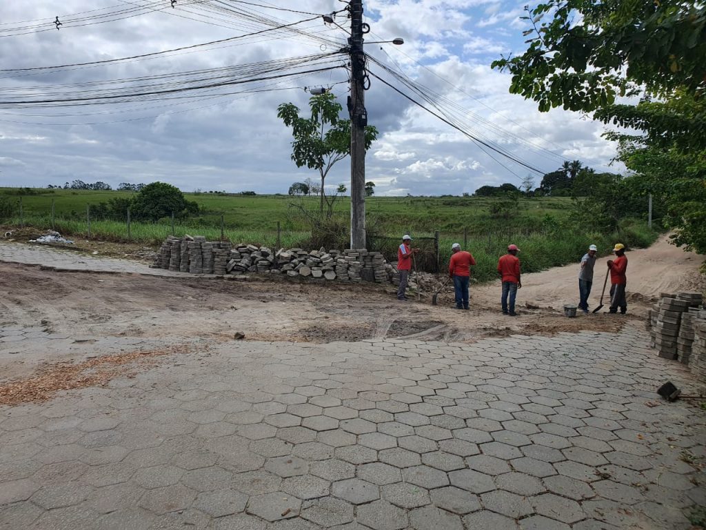 Antiga reivindicação: Prefeitura de Eunápolis recupera pavimentação no bairro Colonial