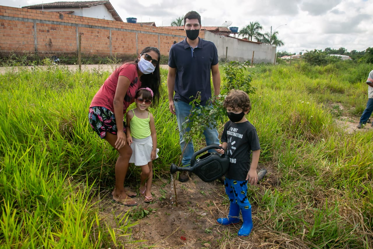 Dia da Mata Atlântica: Ação resulta no plantio de 60 mudas de árvores em Teixeira de Freitas