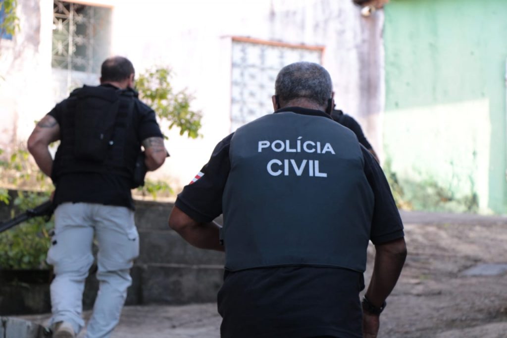 Dupla suspeita de homicídio é capturada durante operação em Teixeira de Freitas