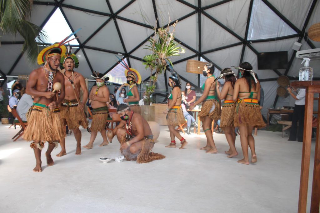 Índios Pataxó fazem abertura do Festival Gastronômico Raízes de Porto Seguro