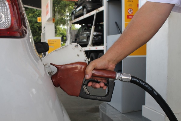 Novo aumento no preço da gasolina e do diesel começa a valer nesta terça, 26