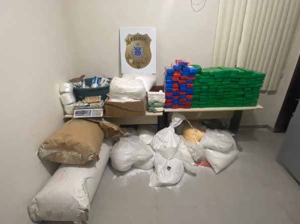 Polícia Civil localiza laboratório de produção e distribuição de drogas em Eunápolis