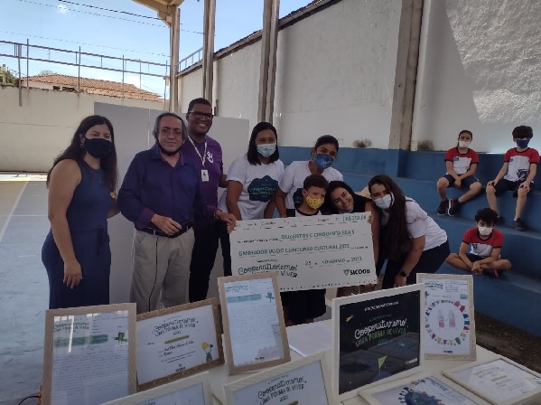 Instituto Sicoob premia ganhadores da etapa local de Concurso Cultural em Itamaraju