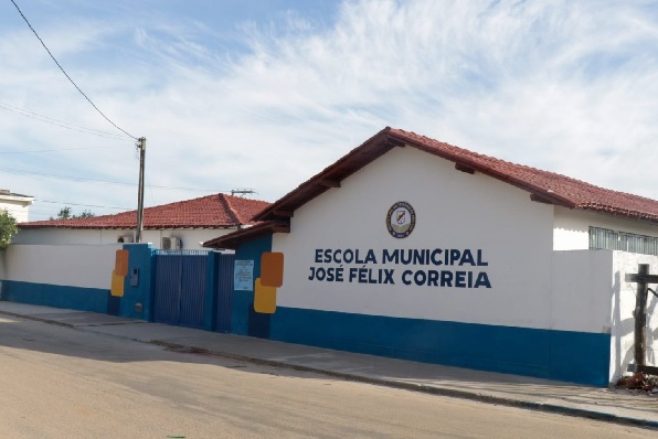 Prefeitura de Teixeira de Freitas entrega escola José Felix Correia reformada para a comunidade