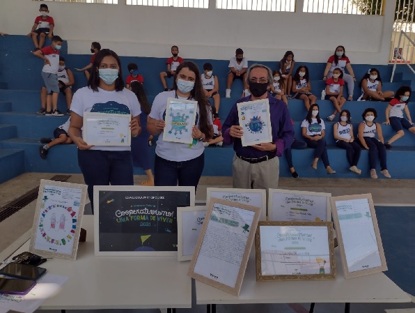 Instituto Sicoob premia ganhadores da etapa local de Concurso Cultural em Itamaraju