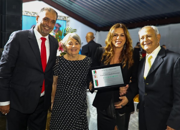 Soane Galvão recebe título de cidadã ilheense em sessão solene da Câmara Municipal