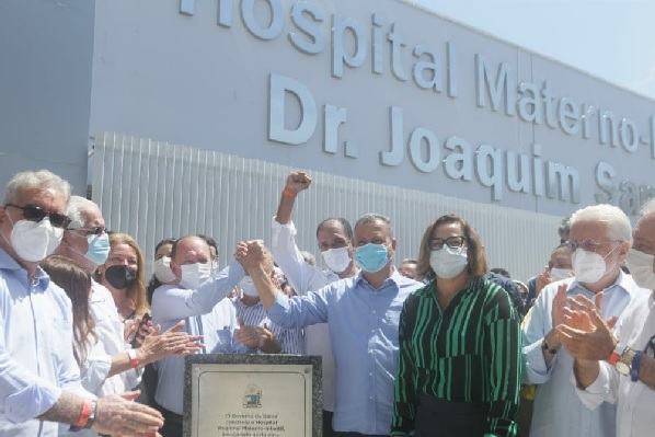 Prefeito de Ilhéus acompanha governador Rui Costa na inauguração do materno-infantil