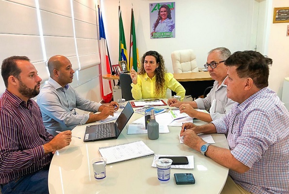 Com reajuste, professores de Eunápolis têm um dos maiores salários da Bahia