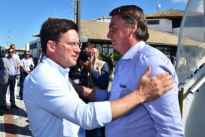 Em Porto Seguro, Bolsonaro diz que perdão a Silveira foi 'ato simbólico pela liberdade'