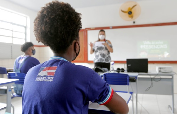 Governo do estado sanciona reajuste de 16% para professores da educação básica