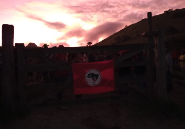MST inicia 'Abril Vermelho' com ocupação da Fazenda Mata Verde em Guaratinga
