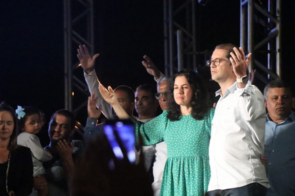 Encerramento da Festa da Cidade contou com show de Fernandinho e cerimônia cívica