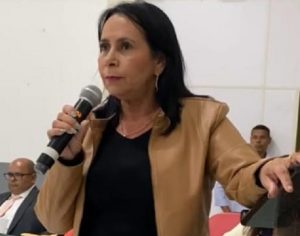 Vereadora diz que prefeito tentou empurrar empréstimo de R$ 50 milhões na marra: “É um absurdo”