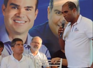 Robertinho recebe ACM Neto e cobra presença do Governo do Estado no município