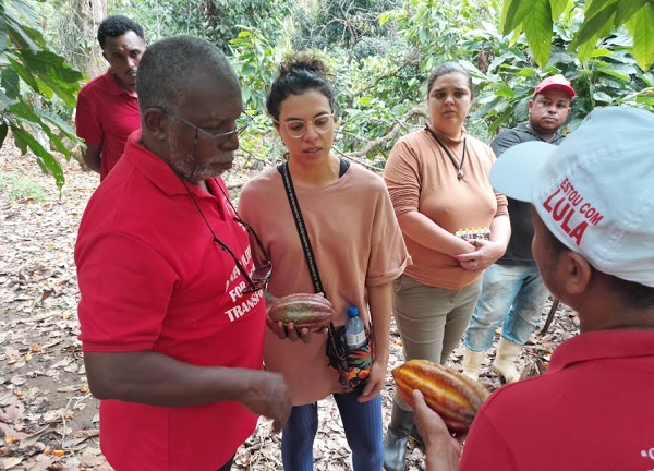 Kieretwi Opoku visita assentamentos do MST no extremo sul da Bahia