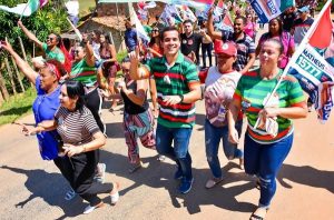 Matheus de Geraldo Júnior participa de passeata no distrito de Nova Alegria