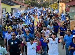 Candidato Neto Carletto faz grande caminhada com moradores de Eunápolis