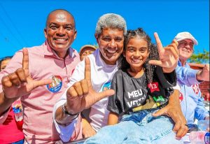 Jerônimo visita Prado e Itamaraju e garante universalização do acesso a água