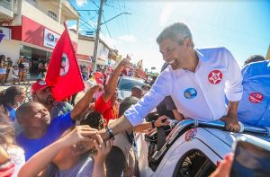 Jerônimo visita Prado e Itamaraju e garante universalização do acesso a água