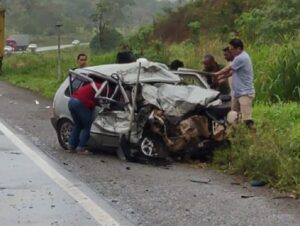 Acidente na BR-101 perto de Itagimirim causa morte de três pessoas da mesma família