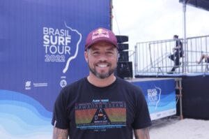 Campeão mundial Adriano de Souza leva etapa do Brasil Surf Tour para Itacaré