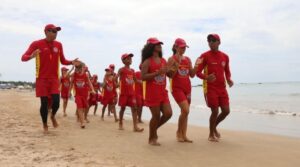 Porto Seguro: Para ensinar técnicas de prevenção, Bombeiros iniciam projeto Anjinhos da Praia