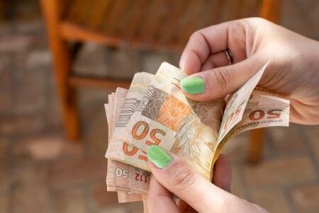Salário mínimo será atualizado para R$ 1.302 a partir de 1º de janeiro de 2023