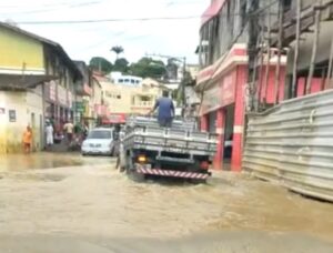 Temporal causa alagamentos deixando 40 desabrigados em Medeiros Neto