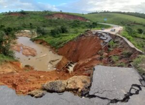 Ponte móvel metálica será instalada para reestabelecer tráfego na BR-101, afirma DNIT