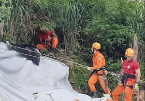 Medeiros Neto: Bombeiros do 18° GBM realizam ação emergencial em encostas