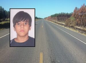 Garoto de 13 anos morre após carro sair da pista e capotar na BR-418 em Nova Viçosa