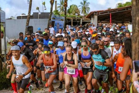 Em sua 1ª etapa, Corrida da Praia atrai multidão de participantes no litoral sul de Ilhéus