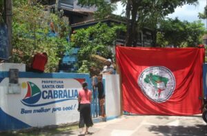 Cobrando melhorias para assentados, MST ocupa a Prefeitura de Cabrália