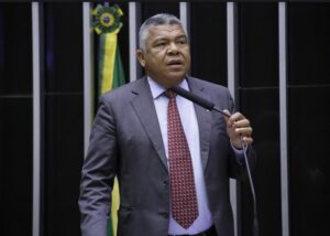 Valmir Assunção toma posse em seu quarto mandato como deputado federal