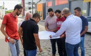 Obras alteram rotas de trânsito no entorno do Shopping Teixeira Mall