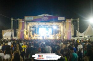 Shows com Jarley Rosa, Cris Mell, Turma do Cangaceiro e André e Mauro marcam primeira noite de Carnaval em Alcobaça