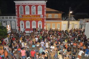 Carnaval de Caravelas tem início com coroação do Rei Momo e concurso Rainha do Carnaval