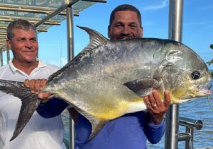 Porto Seguro: Pescador fisga peixe de 15Kg; proeza teria acontecido pela segunda vez, diz site