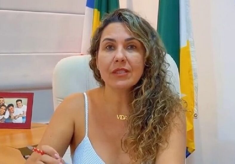 Comissão Processante da Câmara acata procedência e vai investigar prefeita de Eunápolis