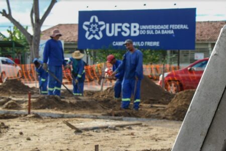 Prefeitura avança com construção da Praça Joana Angélica em Teixeira de Freitas