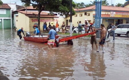 Dois turistas morrem afogados e Santa Cruz Cabrália decreta estado de emergência