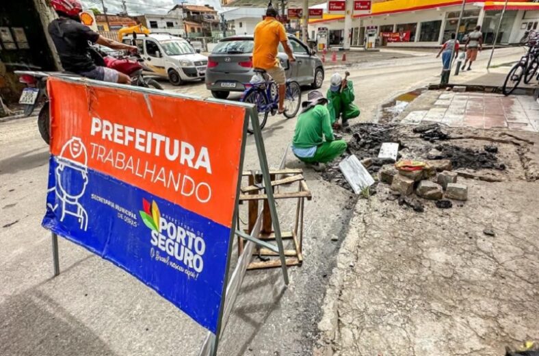 Prefeitura inicia trabalhos de recuperação da cidade pós chuvas em Porto Seguro